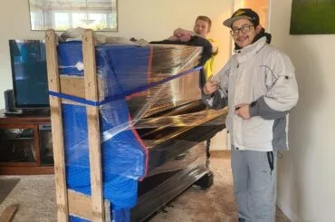 Express delivery movers in Chilliwack BC handling a small 1 to 5 item move