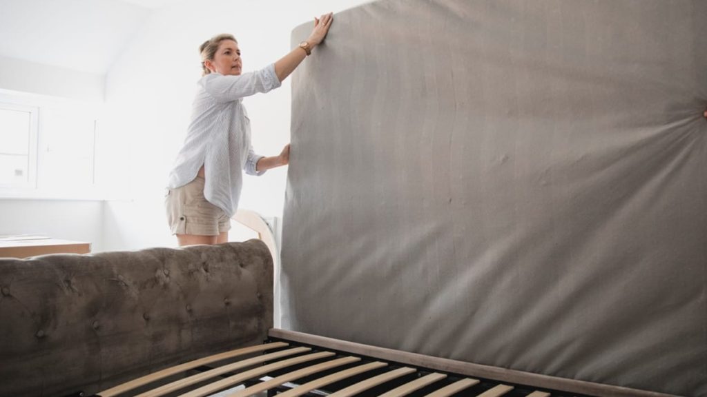 How to move a latex mattress